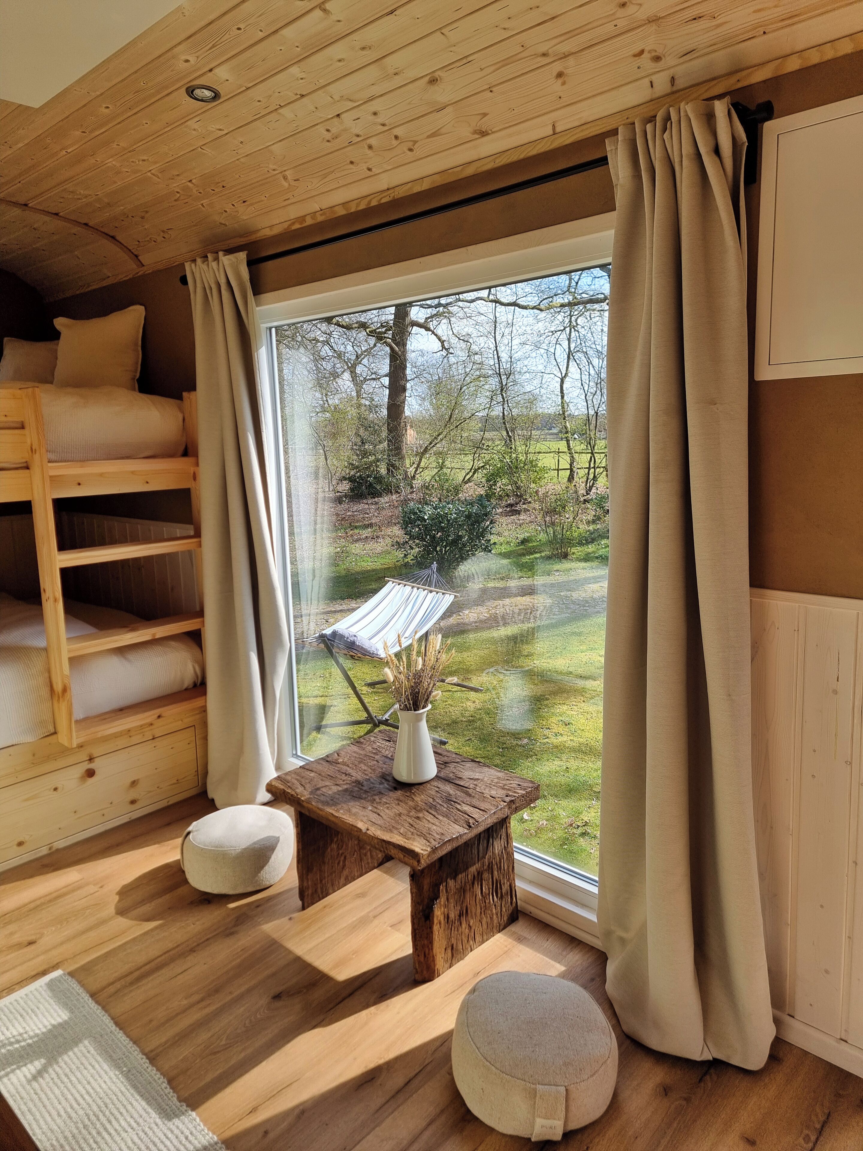 内装. Time out in a stylish tiny house