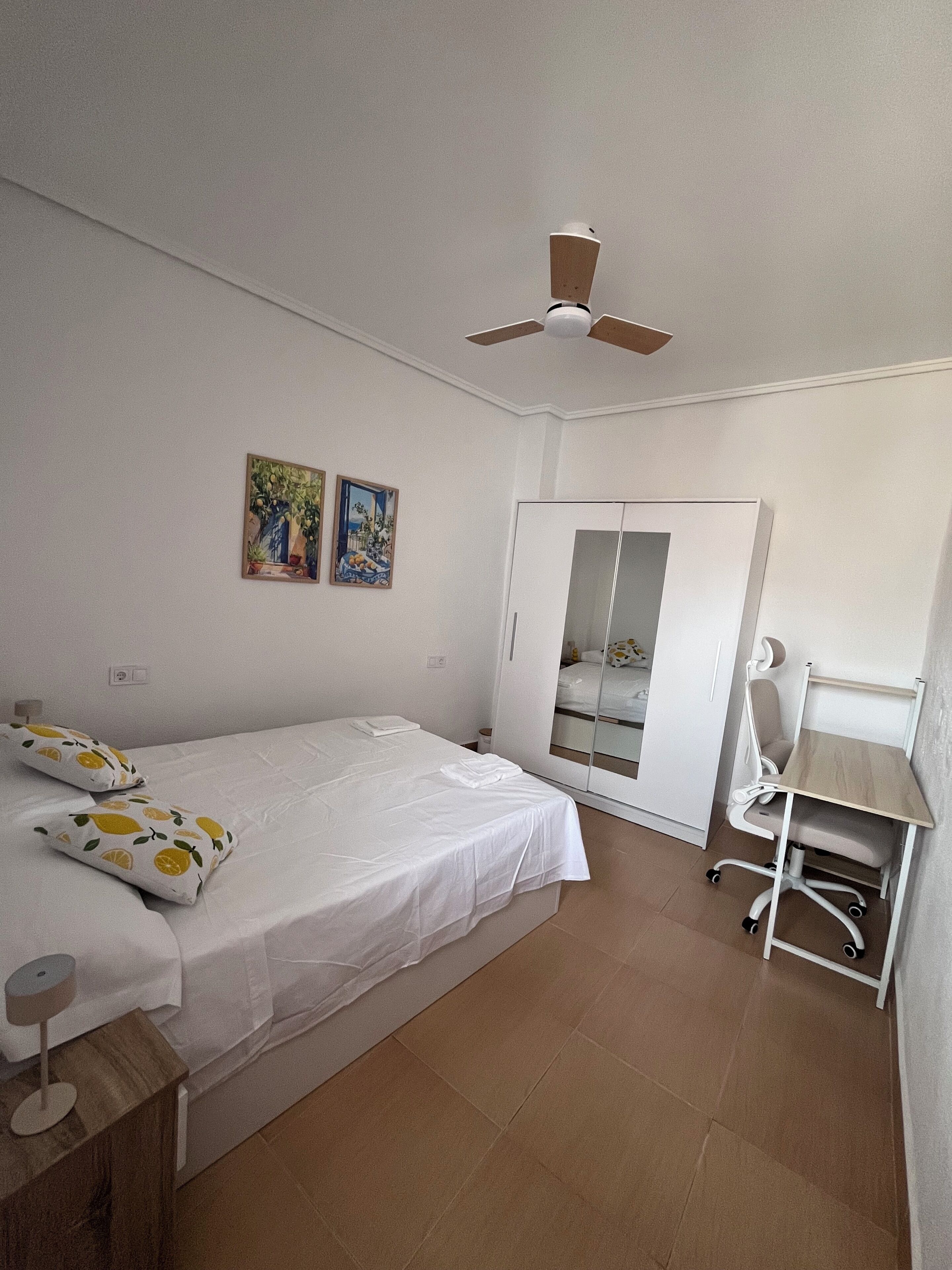 3 quartos, ferros/tábuas de passar roupa, Wi-Fi, roupa de cama
