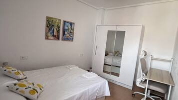 3 quartos, ferros/tábuas de passar roupa, Wi-Fi, roupa de cama