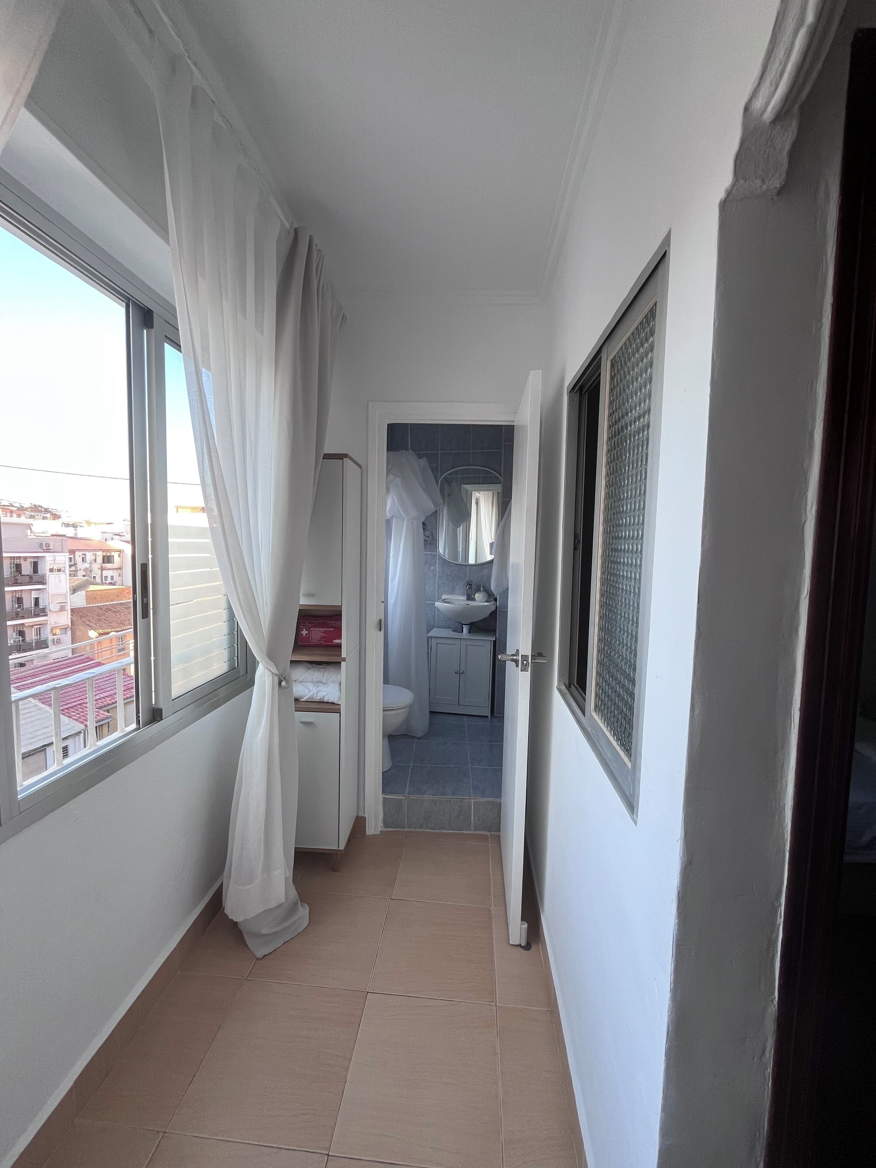 3 bedrooms, desk, iron/ironing board, free WiFi