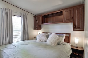 2 bedrooms, free WiFi, bed sheets - Resort Getaway - Muskoka (Severn Bridge)- Sleeps 6 (Severn Bridge)