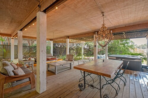 Lakefront cozy 2-bedroom cottage on Eastern Lake of 30A.