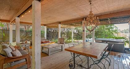 Lakefront cozy 2-bedroom cottage on Eastern Lake of 30A.