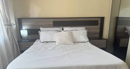 Beautiful 4 bedroomed house with swimming pool close to the airport