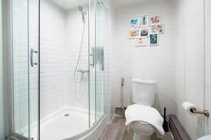 Bathroom - The Barber and Jewelry · Two Private Wings for Eight (Bang Rak)