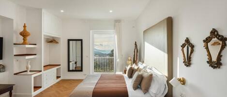 Habitación doble Deluxe, balcón, vista al mar | Caja de seguridad en la habitación y wifi gratis