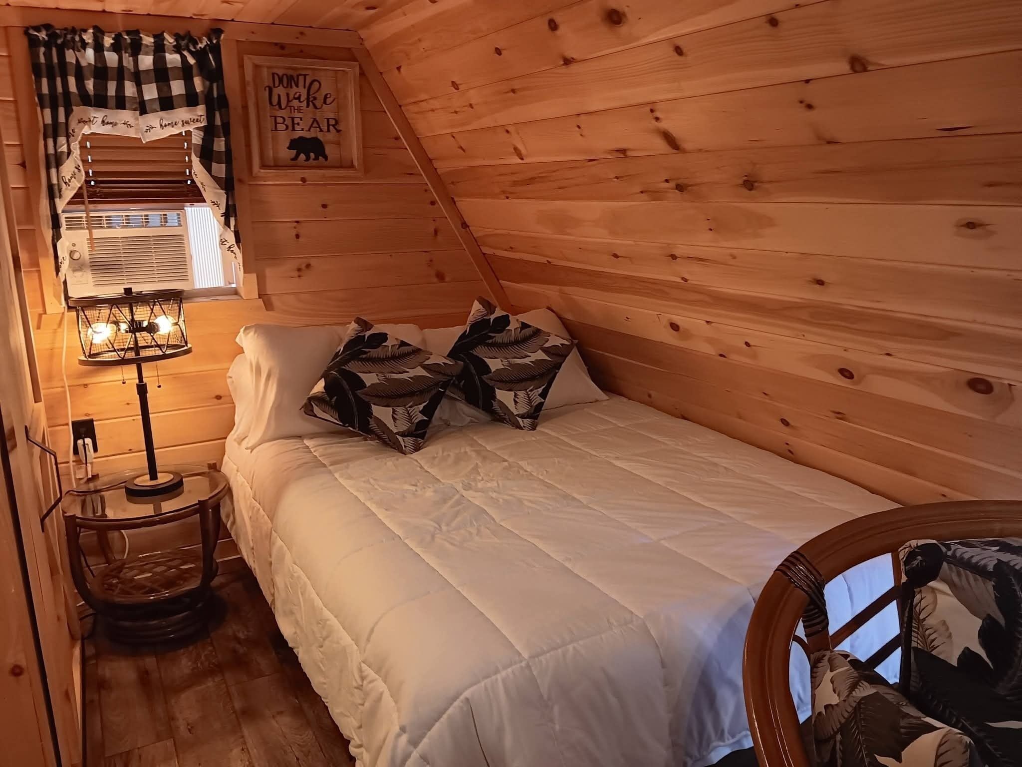 1 chambre, fer et planche à repasser, draps fournis