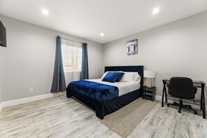 3 chambres, fer et planche à repasser, Wi-Fi, draps fournis