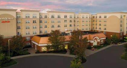 1-bedroom hotel suites in East Rutherford - Walk to MetLife Stadium, Sleeps 4