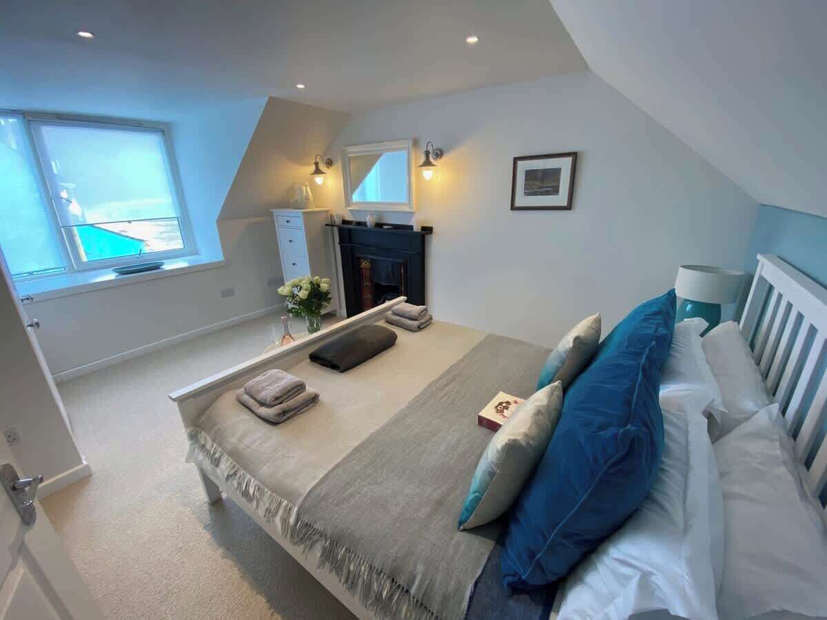 2 bedrooms, iron/ironing board, travel cot, WiFi