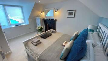 2 bedrooms, iron/ironing board, travel cot, WiFi