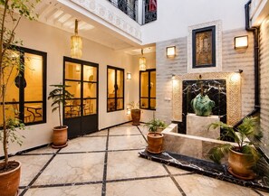 Interior - 2-bedroom riad in enchanting Marrakech with cool AC breeze (Marrakech)