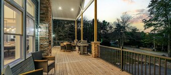 BIGGEST Lot in LH 10 BR 7 BA Volleyball Playground Elevator Hot Tub