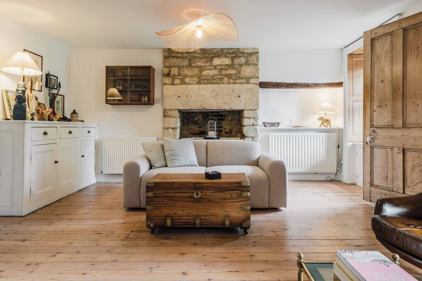 TV, fireplace, books, stereo