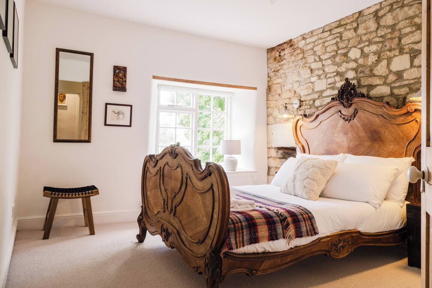 Desk, iron/ironing board, travel cot, WiFi