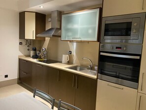Private kitchen - Comfortable home for families (Corroios)