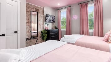 4 bedrooms, desk, iron/ironing board, travel crib