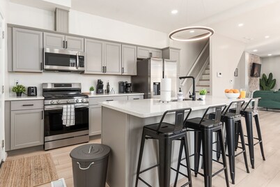 Downtown Columbus - Sleeps 16 - Spacious + Arcades