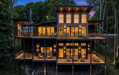 Luxury Lake Retreat,  !! New !!  6 Bedroom Home Built in 2025!