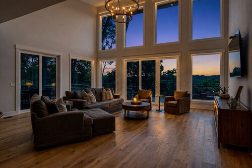 Luxury Lake Retreat,  !! New !!  6 Bedroom Home Built in 2025!