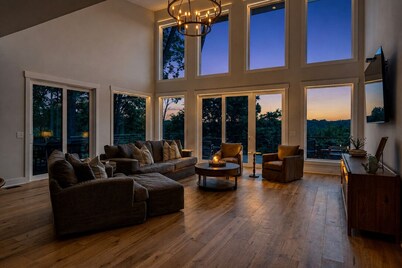 Luxury Lake Retreat, !! New !! 6 Bedroom Home Built in 2025!