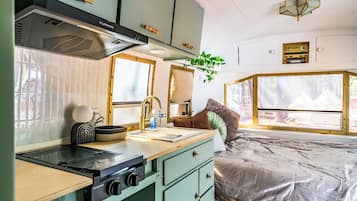 Habitatge mòbil estàndard, pati | Wifi gratuïta i roba de llit