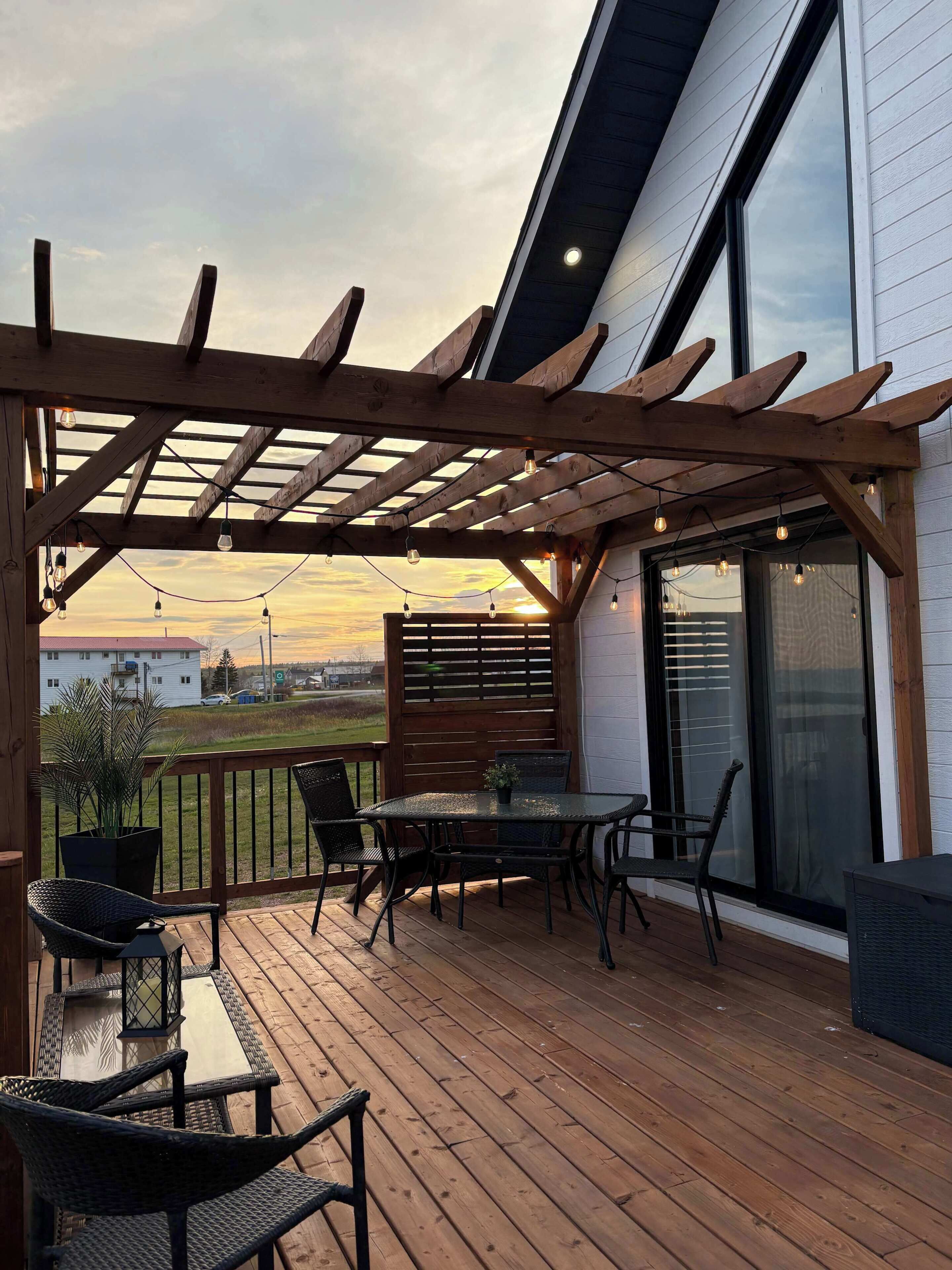 Outdoor dining