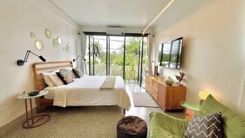 2 bedrooms, in-room safe, desk, iron/ironing board