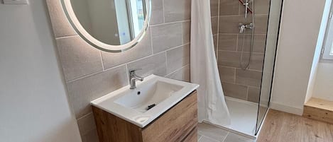 Douche, papier de toilette
