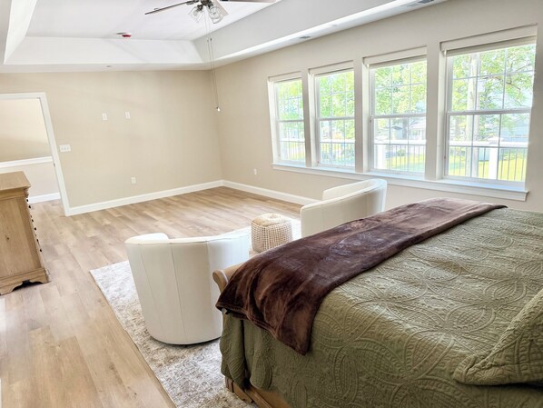 4 bedrooms, iron/ironing board, free WiFi, bed sheets
