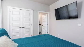 Iron/ironing board, travel crib, WiFi, bed sheets