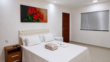 Deluxe suite, uitzicht op meer | Gratis wifi
