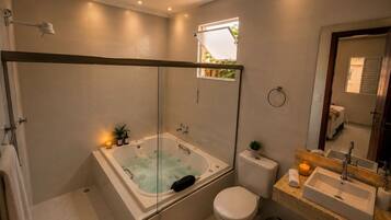 Deluxe suite, uitzicht op meer | Gratis wifi
