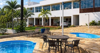Suíte com Jacuzzi Vista de Escarpas 3