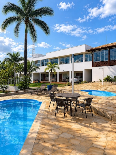 Suíte com Jacuzzi Vista de Escarpas 3