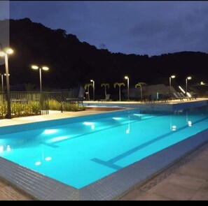 Pool - Cozy apartment with resort-style amenities on Ubatuba's most popular beach. (Ubatuba)