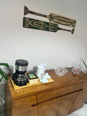 Interior - Cozy apartment with resort-style amenities on Ubatuba's most popular beach. (Ubatuba)