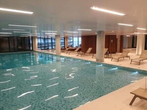 Pool - Cozy apartment with resort-style amenities on Ubatuba's most popular beach. (Ubatuba)