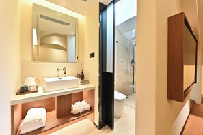 Deluxe Double Room | Bathroom | Shower, hair dryer, slippers, towels - yonghe yard hotel (Beijing)