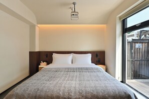 Deluxe Double Room, Garden View | Laptop workspace, blackout drapes, soundproofing, iron/ironing board - yonghe yard hotel (Beijing)