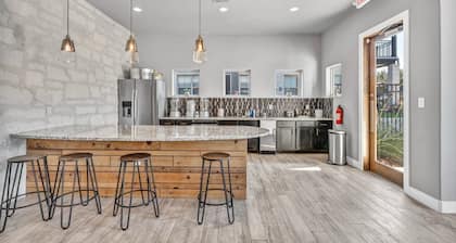 Luxury 2BR/2BA Near Lake Marble Falls- Pool, Gym, Clubhouse, Fire Pit & Grill