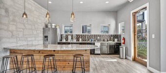Luxury 2BR/2BA Near Lake Marble Falls- Pool, Gym, Clubhouse, Fire Pit & Grill