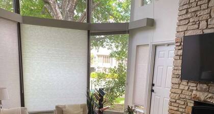 Charming 3bed 3 bath Lakeway Retreat with Patio and Resort-Style amenities
