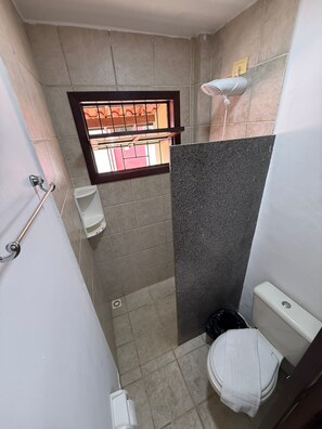 Shower, towels - Village dos bosques 43 (Porto Seguro)