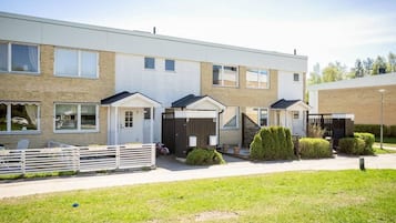 House, 4 Bedrooms, Balcony | Exterior