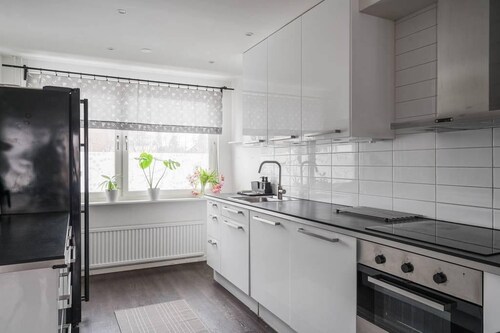 Fully Renovated 4BR Home With Modern Kitchen