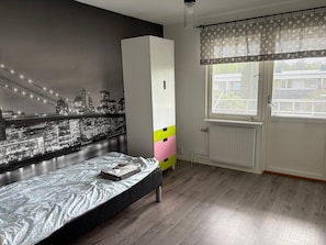 House, 4 Bedrooms, Balcony | 4 bedrooms - Fully Renovated 4BR Home With Modern Kitchen (Gävle)