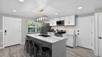 Coffee/tea maker, fridge, microwave, oven