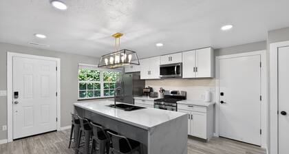 Dog-Friendly Milwaukie Townhome | Creek Access