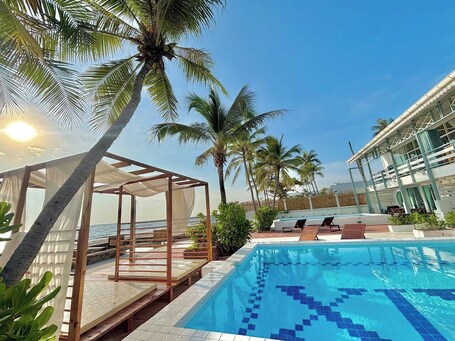 Pool. Wander at Bayside 19 | Beachfront Half-Villa, family (sleeps 14)